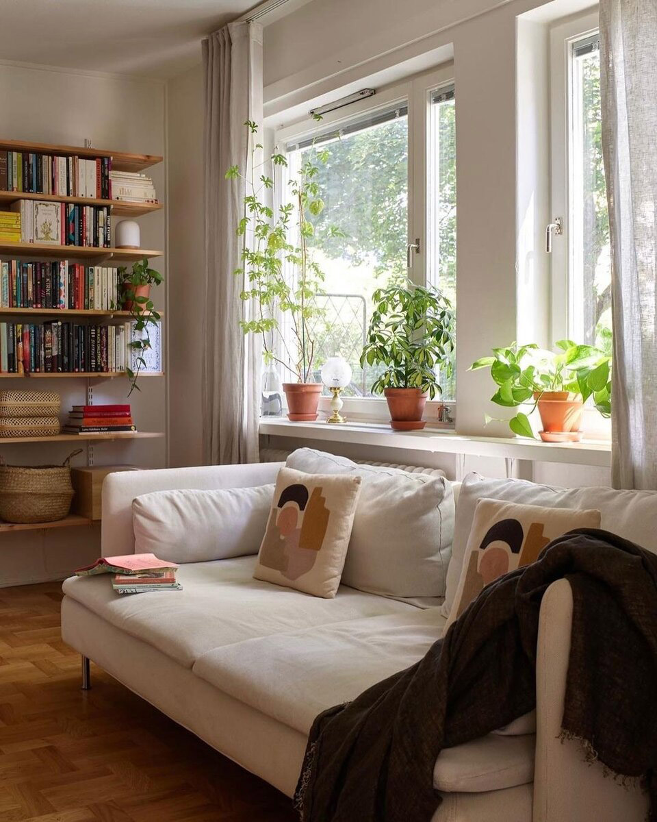 Life in a Small Apartment: A Woman Shares Her Modest but Inspiring Home
