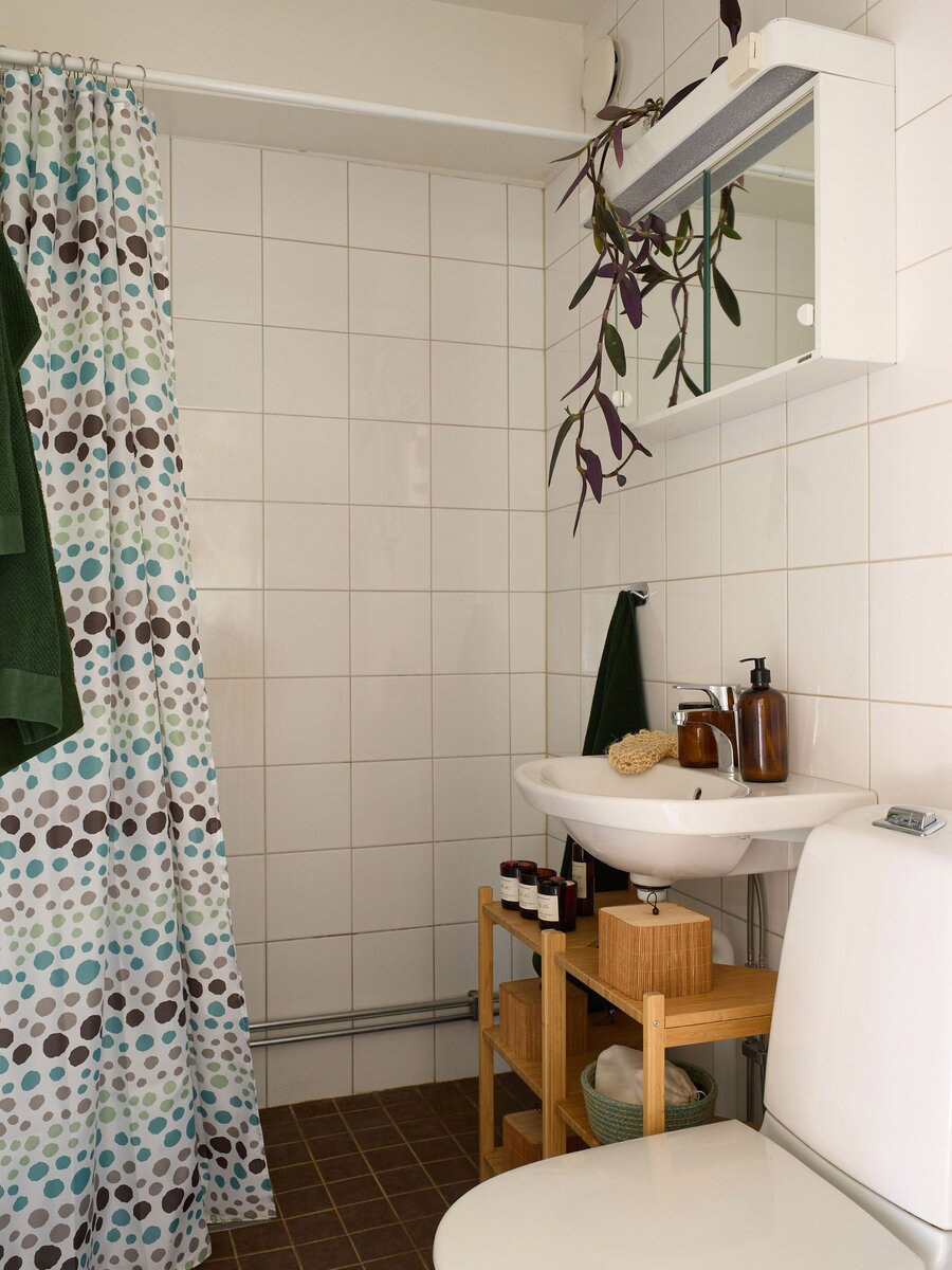 Life in a Small Apartment: A Woman Shares Her Modest but Inspiring Home