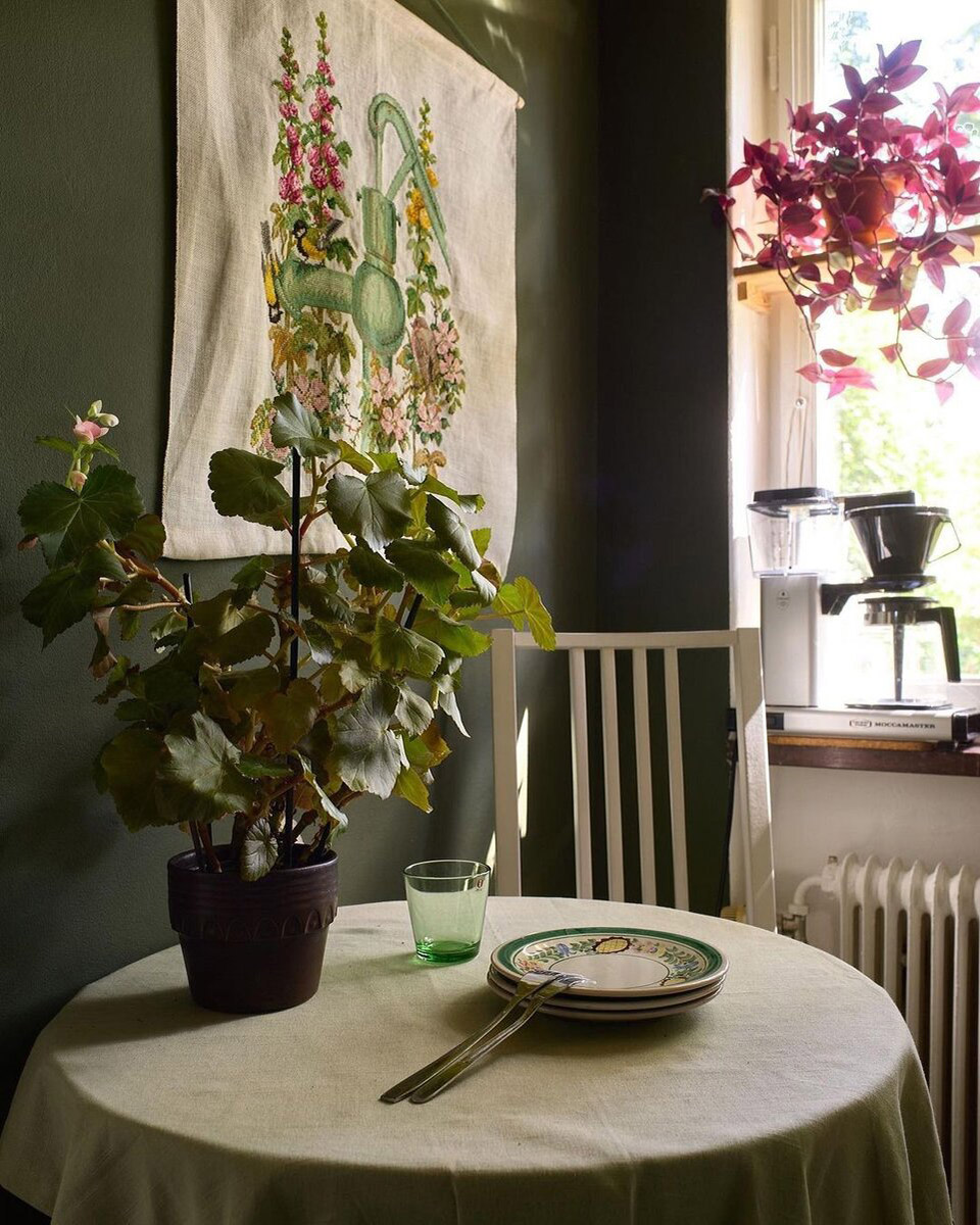 Life in a Small Apartment: A Woman Shares Her Modest but Inspiring Home