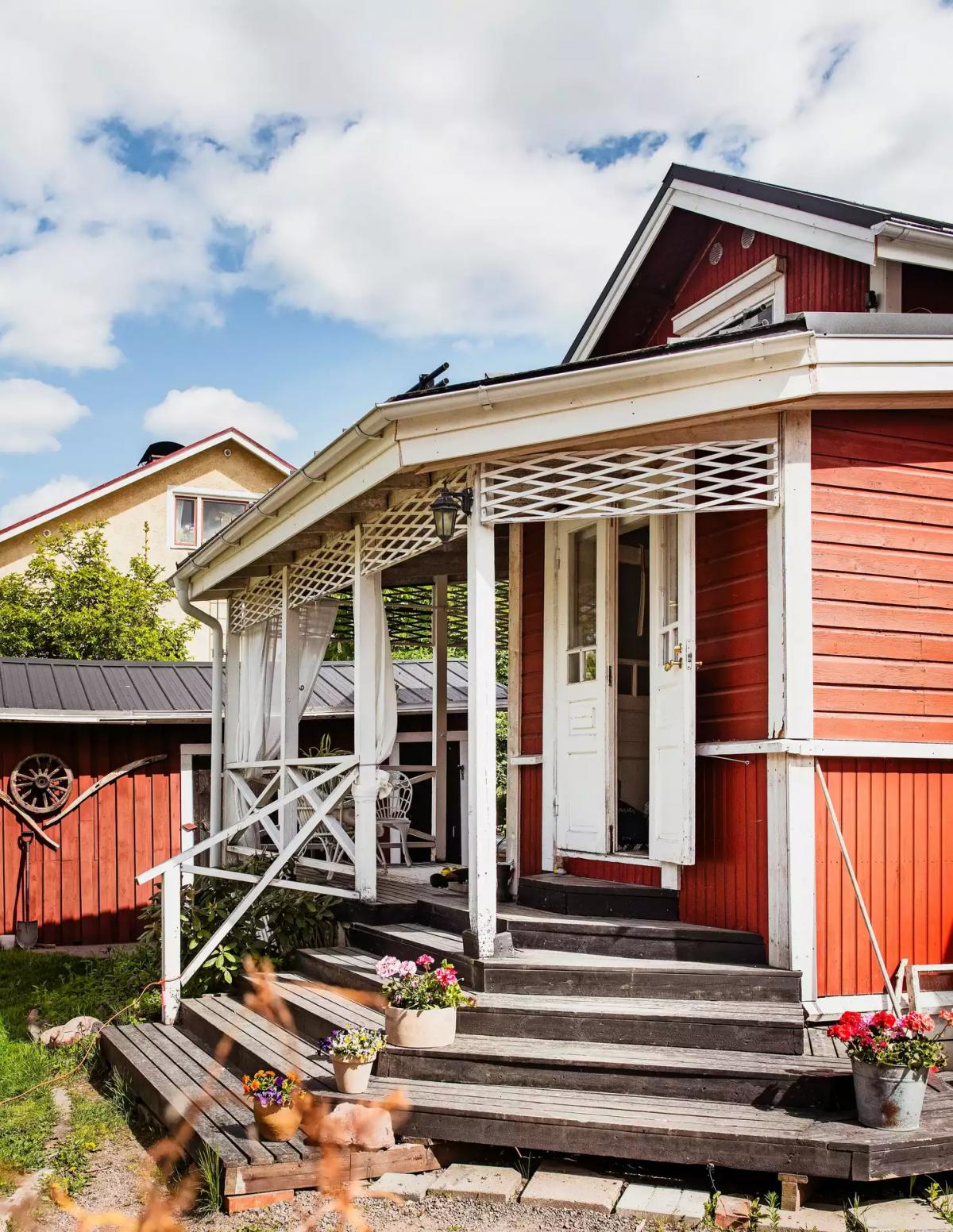 How Simple People Live in Finland: A Teacher Shows Her Home