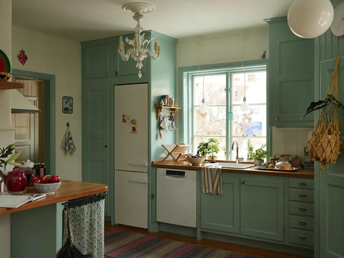 Turquoise kitchen cabinets