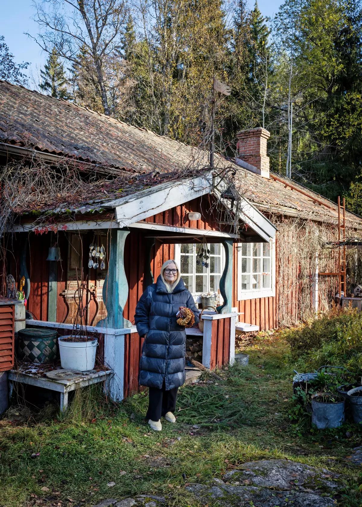 Artist Kerstin Enbom in front of her country home