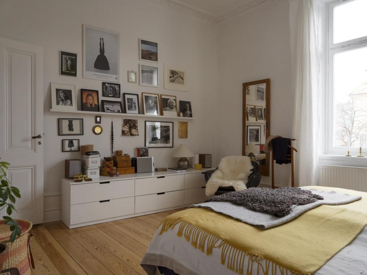 Personal family photos in historic Swedish bedroom