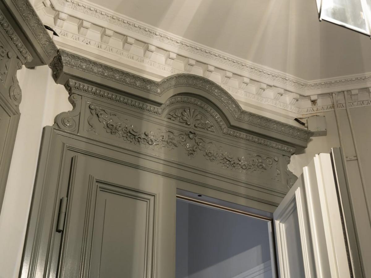 Decorative plaster and historic double doors in Stockholm apartment