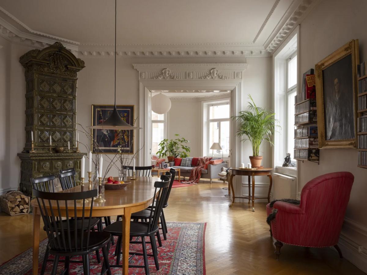 Scandinavian living room with kakelugn and dining area