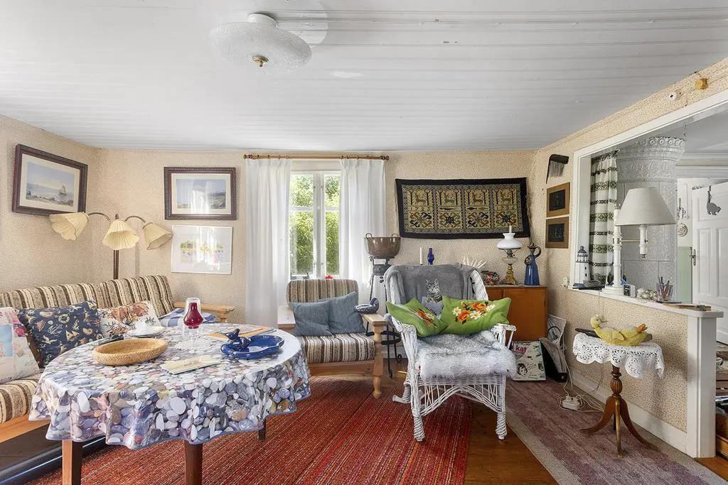 Vintage furniture in the living room