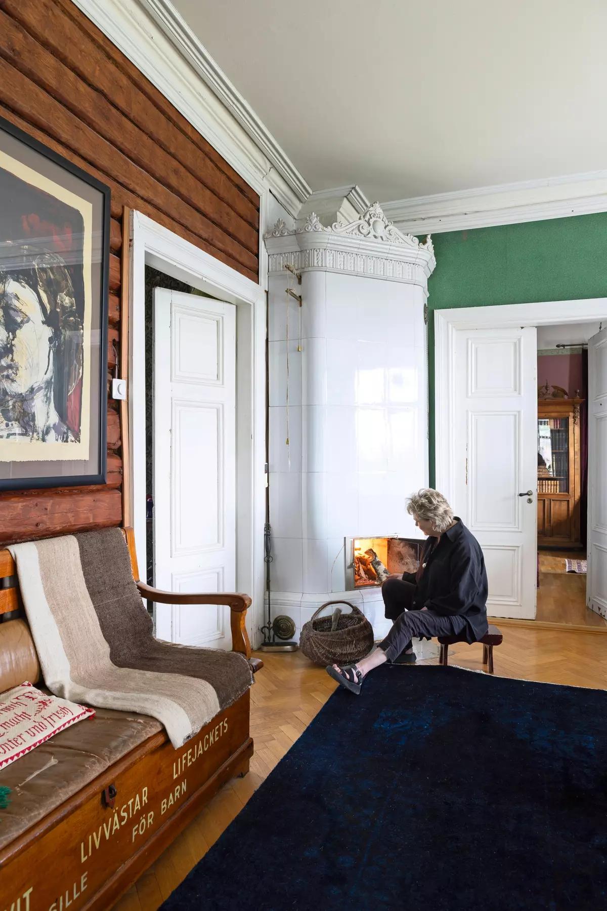 Corner of the living room with an old stove and a wooden bench