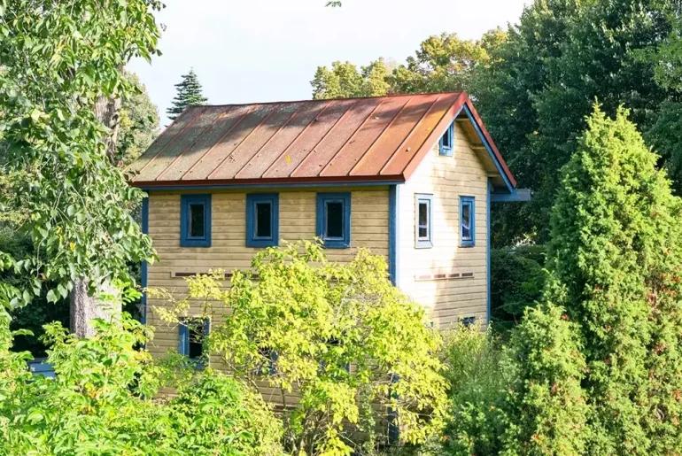 Inside a 19th-Century Finnish Villa Where History Meets Bold Design (and Bees!)